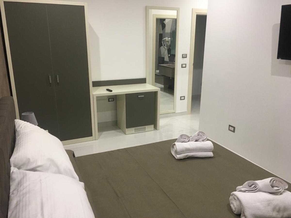 Madigans Rooms Bed&Breakfast Лече Екстериор снимка