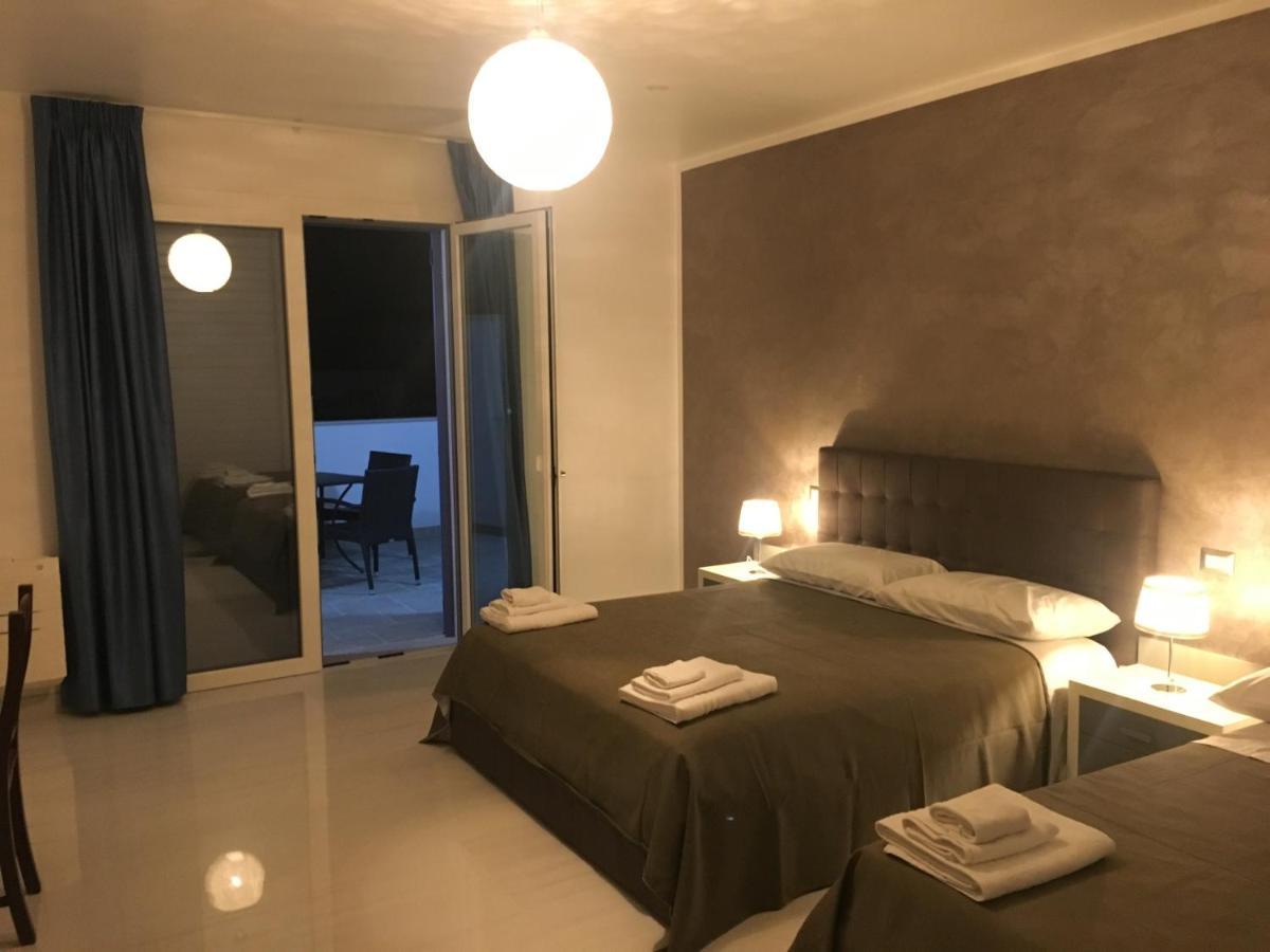Madigans Rooms Bed&Breakfast Лече Екстериор снимка