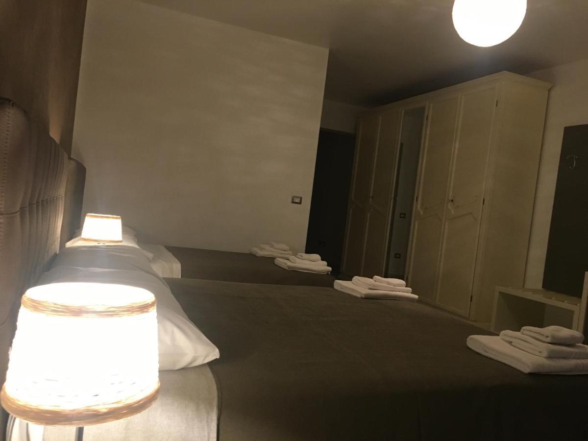 Madigans Rooms Bed&Breakfast Лече Екстериор снимка