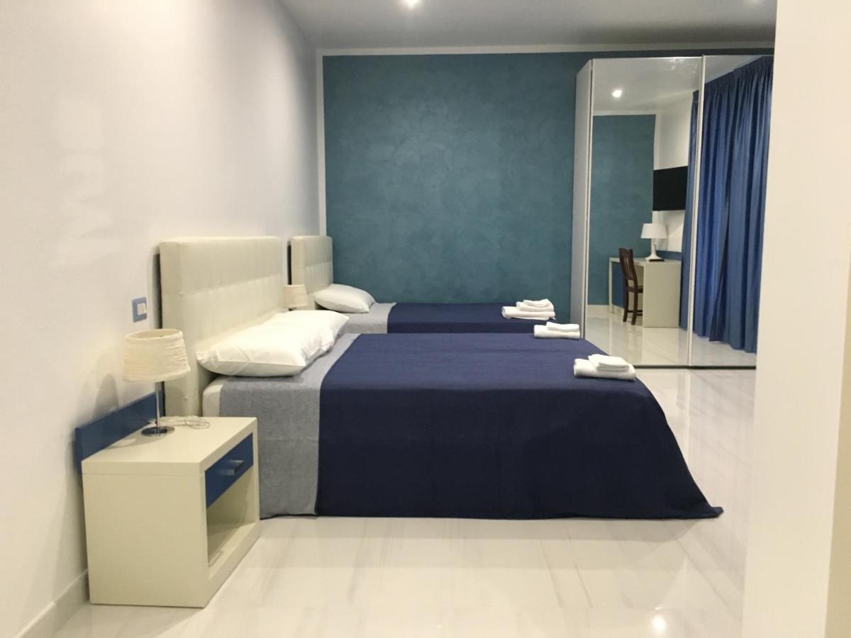 Madigans Rooms Bed&Breakfast Лече Екстериор снимка