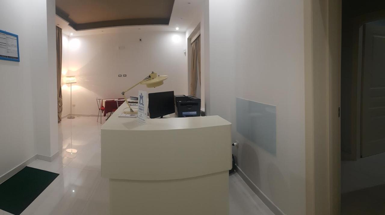 Madigans Rooms Bed&Breakfast Лече Екстериор снимка