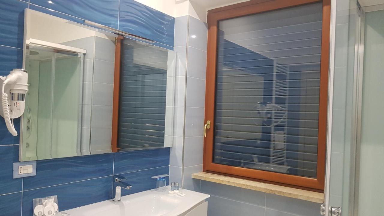 Madigans Rooms Bed&Breakfast Лече Екстериор снимка